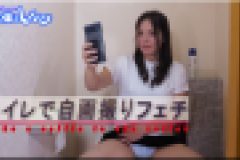 トイレで自撮りフェチ　まき